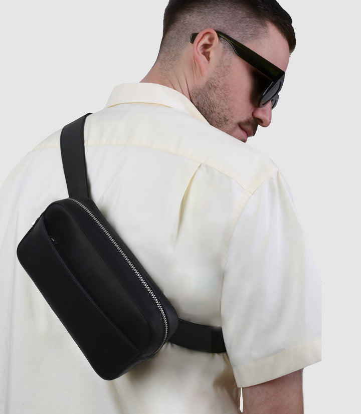 Bauchtasche Leder PALLAS Midnight Black aus echtem Leder von PURE Leather Studio | PURE Leather Studio