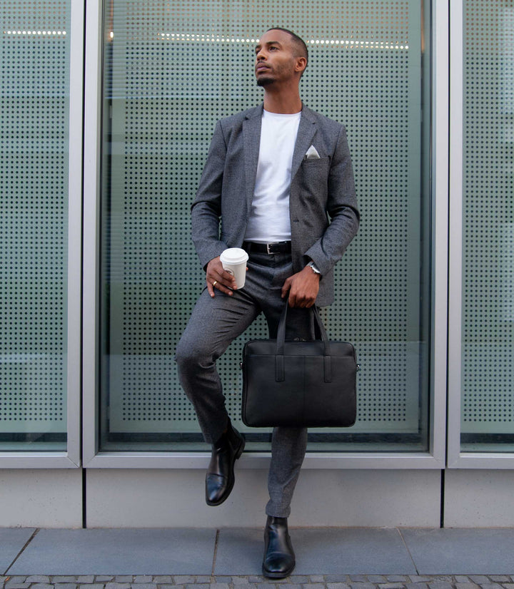 Laptoptasche Leder CAPELLA Midnight Black aus echtem Leder von PURE Leather Studio | PURE Leather Studio