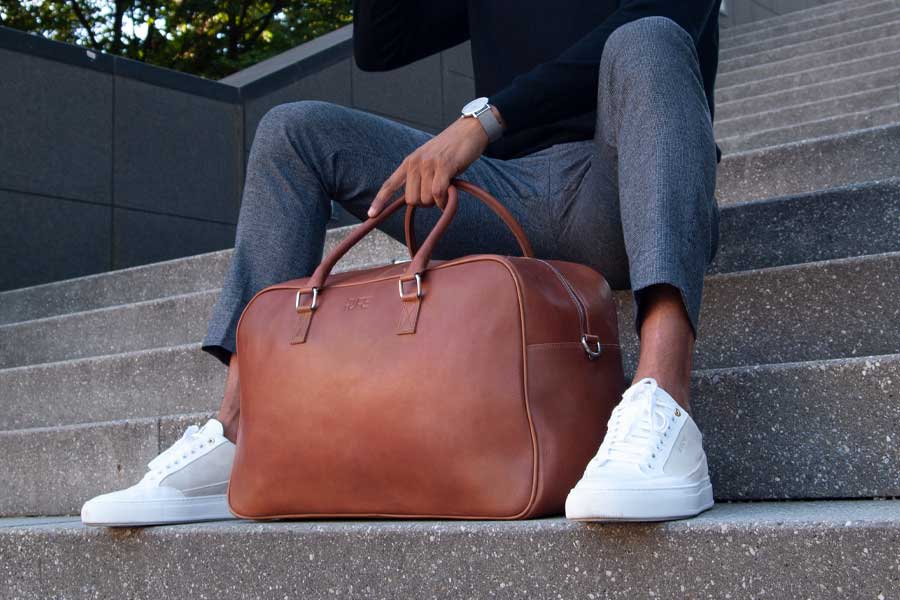 Pure Leather Studio: Reisegepäck Banner