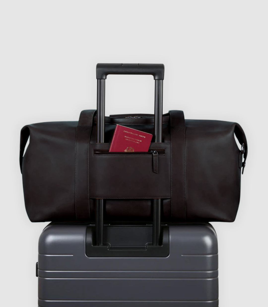 Reisetasche Leder ELNATH Chocolate aus echtem Leder von PURE Leather Studio | PURE Leather Studio