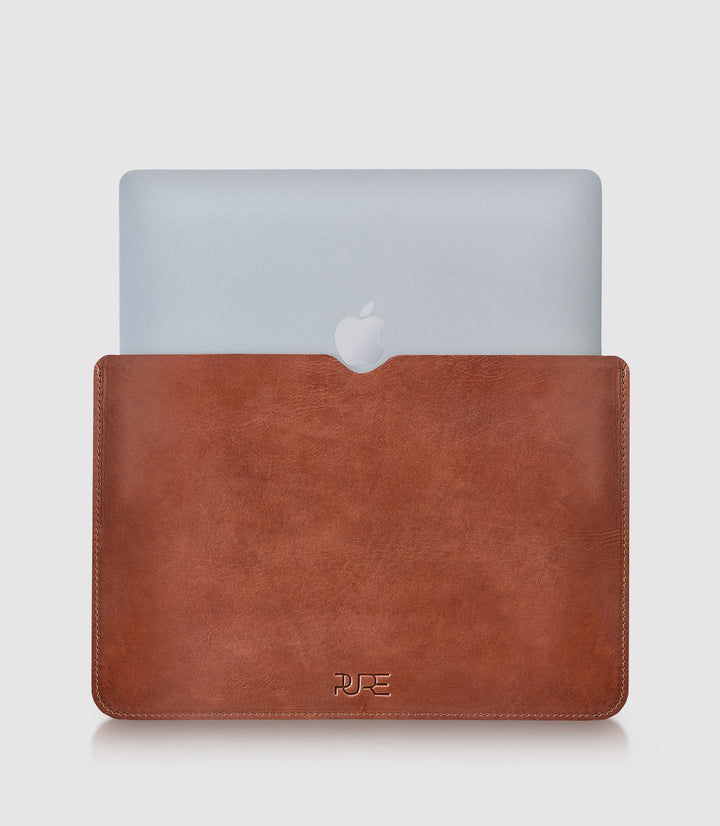 13" MacBook Lederhülle AVIOR Cognac aus echtem Leder von PURE Leather Studio | PURE Leather Studio