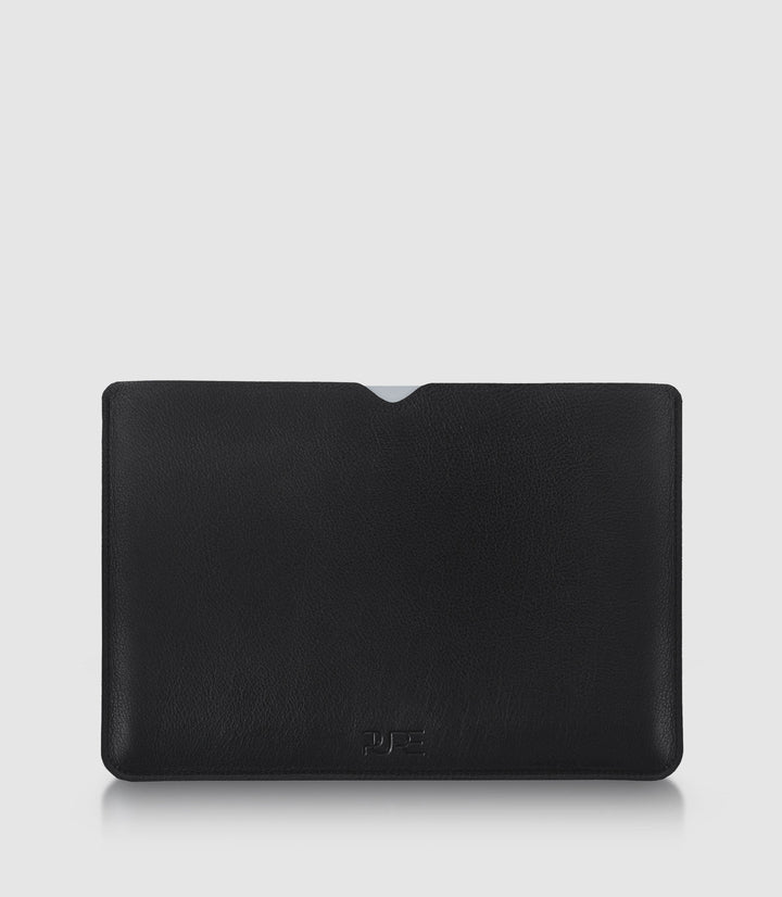 13" MacBook Lederhülle AVIOR Midnight Black aus echtem Leder von PURE Leather Studio | PURE Leather Studio