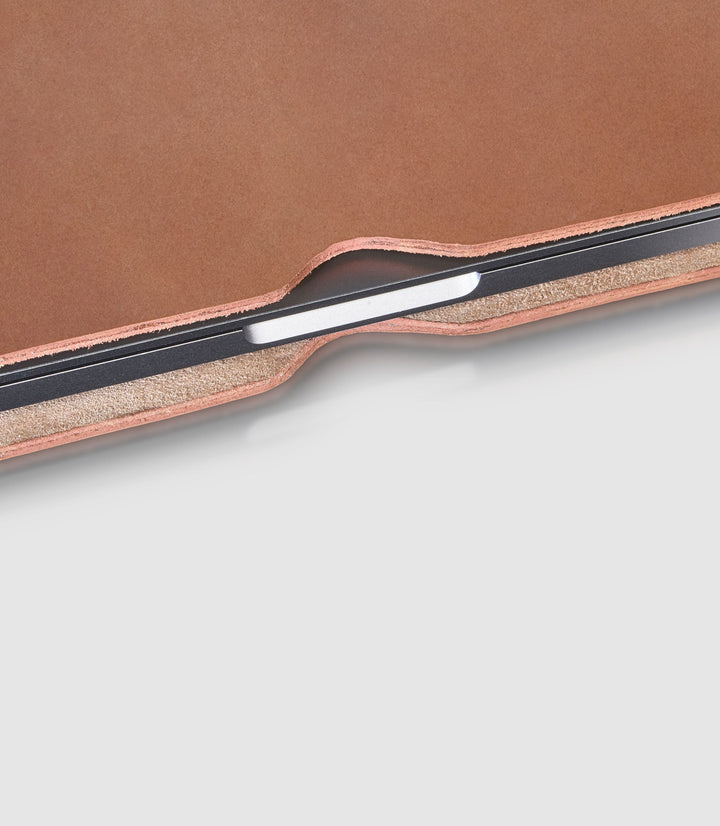 13" MacBook Lederhülle AVIOR Tan aus echtem Leder von PURE Leather Studio | PURE Leather Studio