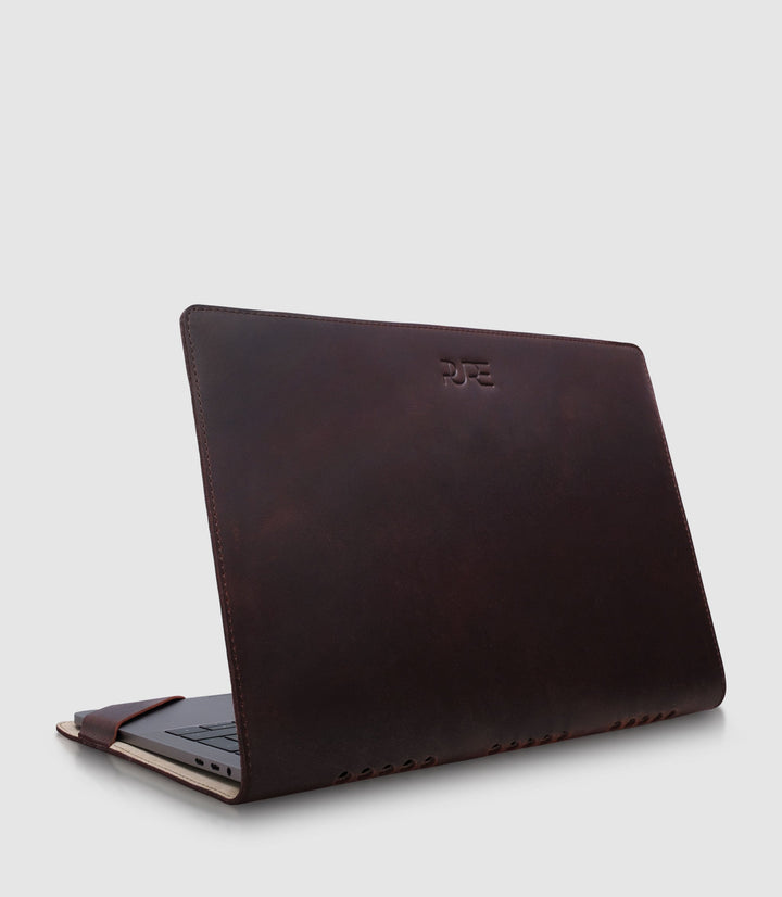 13 Zoll MacBook Lederhülle ATRIA Chocolate aus echtem Leder von PURE Leather Studio | PURE Leather Studio