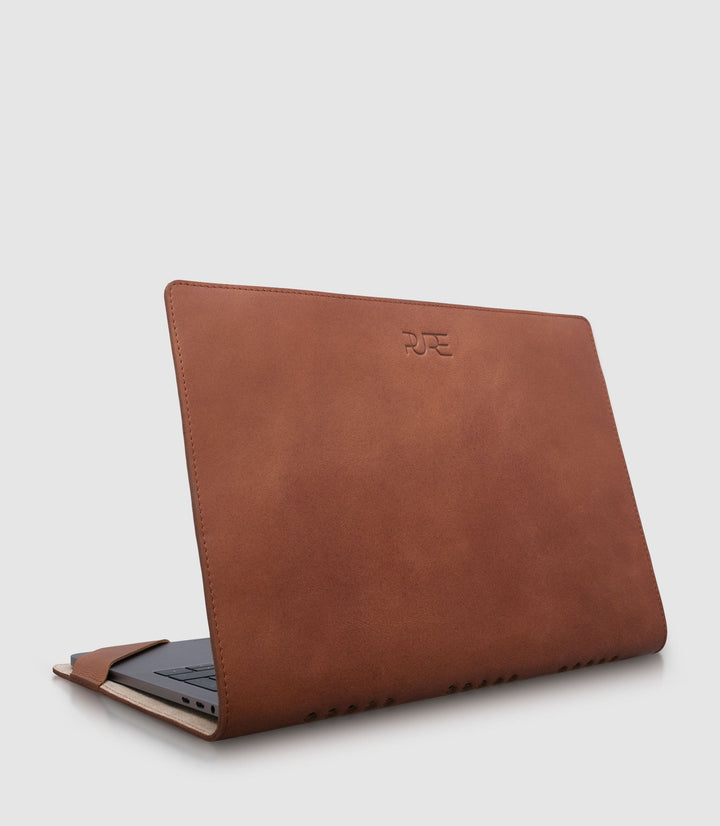13 Zoll MacBook Lederhülle ATRIA Cognac aus echtem Leder von PURE Leather Studio | PURE Leather Studio