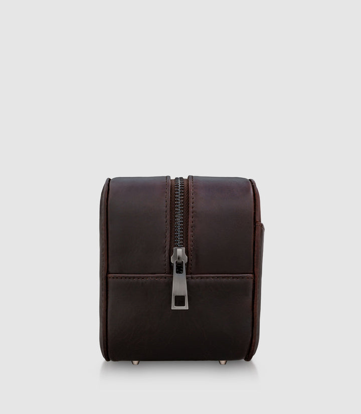 Kulturtasche Leder ATLAS Chocolate aus echtem Leder von PURE Leather Studio | PURE Leather Studio