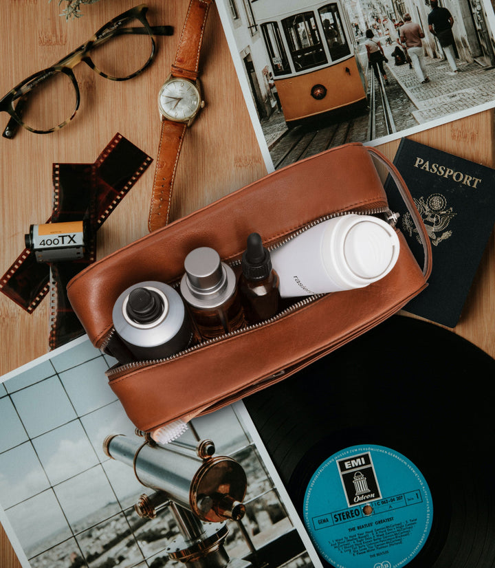 Kulturtasche Leder ATLAS Cognac aus echtem Leder von PURE Leather Studio | PURE Leather Studio