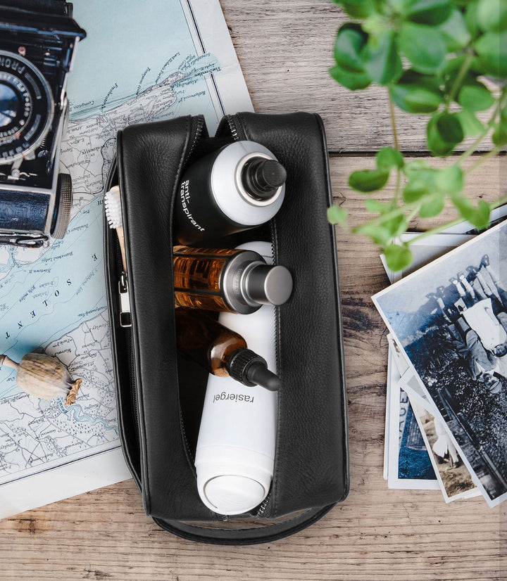 Kulturtasche Leder ATLAS Midnight Black aus echtem Leder von PURE Leather Studio | PURE Leather Studio