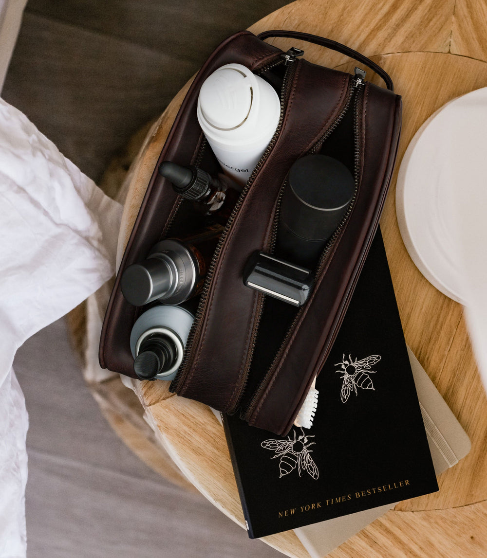 Kulturtasche Leder ATLAS XL Chocolate aus echtem Leder von PURE Leather Studio | PURE Leather Studio