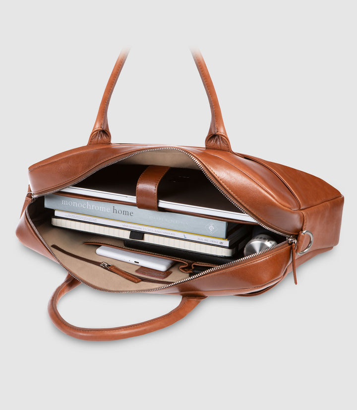 Laptoptasche Leder NAOS Cognac aus echtem Leder von PURE Leather Studio | PURE Leather Studio
