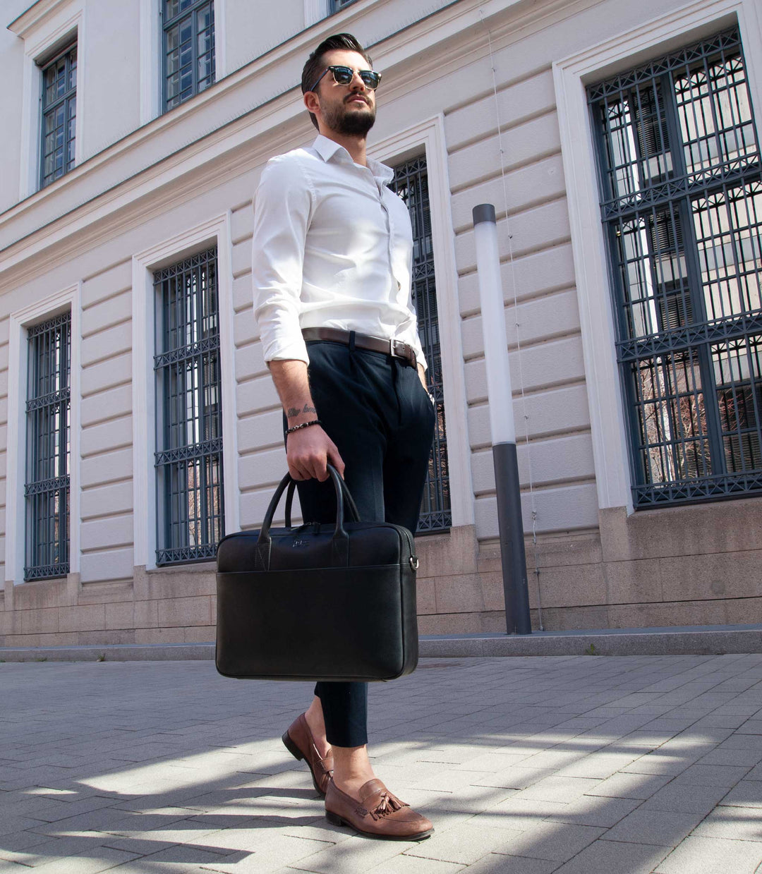 Laptoptasche Leder NAOS Midnight black aus echtem Leder von PURE Leather Studio | PURE Leather Studio