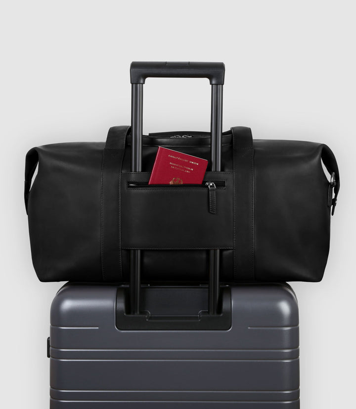 Reisetasche Leder ELNATH Midnight Black aus echtem Leder von PURE Leather Studio | PURE Leather Studio