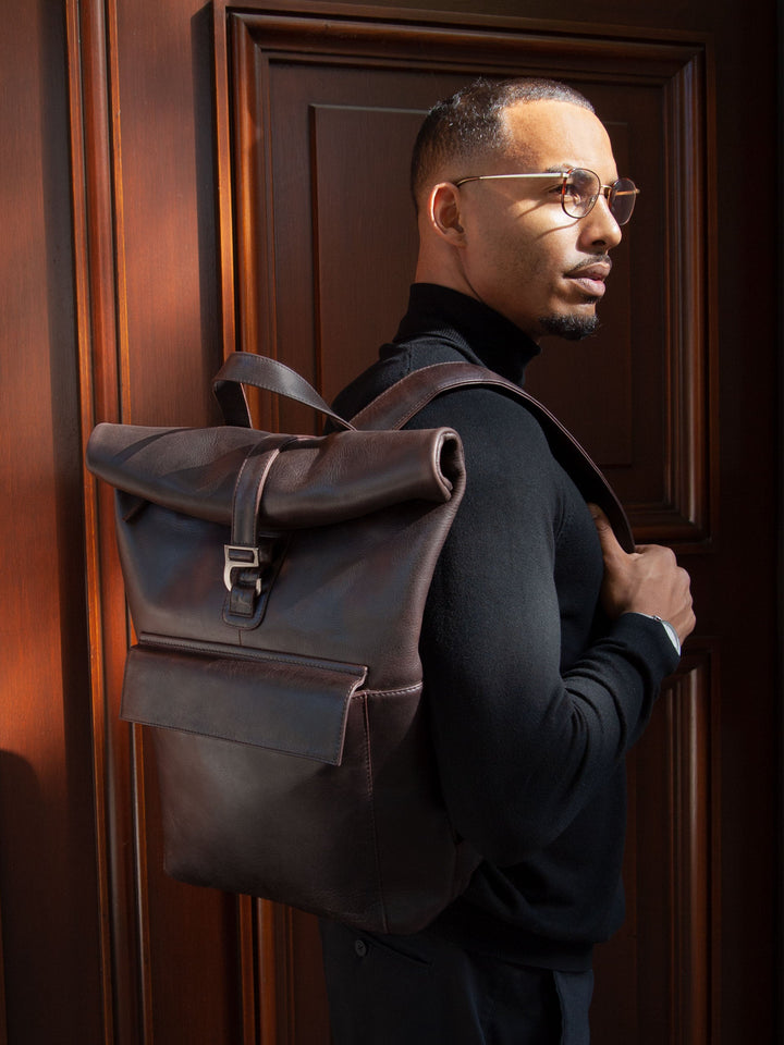Rolltop Leder Rucksack POLIS Chocolate aus echtem Leder von PURE Leather Studio | PURE Leather Studio