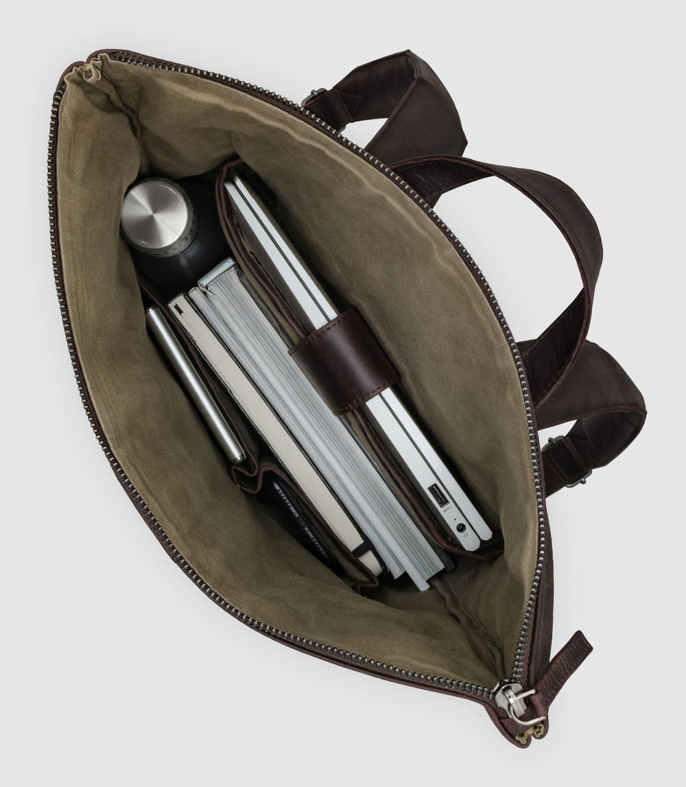 Rolltop Leder Rucksack POLIS Chocolate aus echtem Leder von PURE Leather Studio | PURE Leather Studio