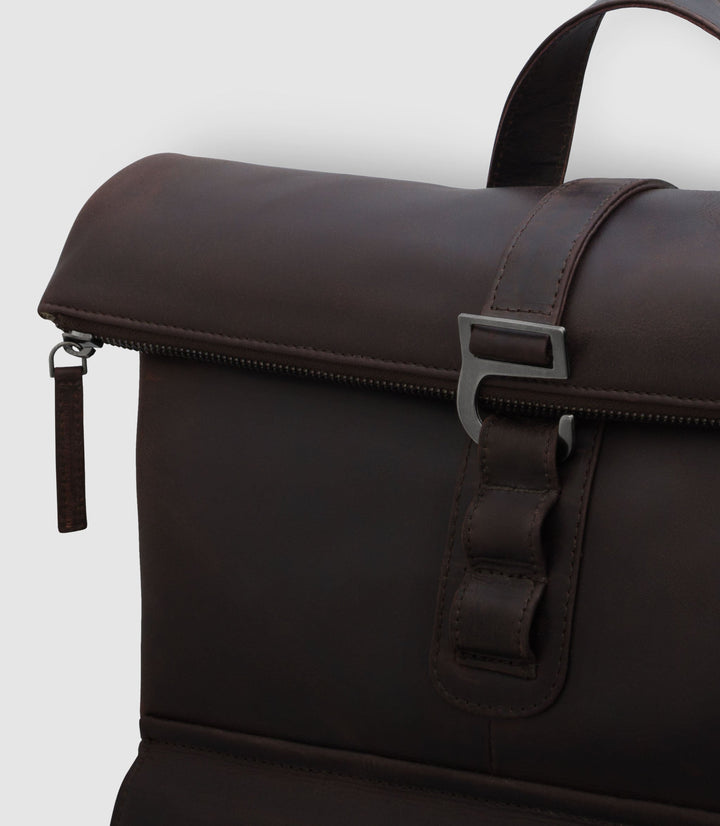 Rolltop Leder Rucksack POLIS Chocolate aus echtem Leder von PURE Leather Studio | PURE Leather Studio