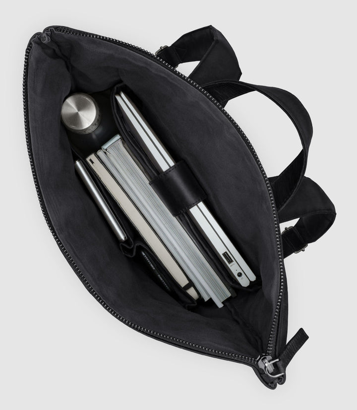 Rolltop Leder Rucksack POLIS Midnight Black aus echtem Leder von PURE Leather Studio | PURE Leather Studio