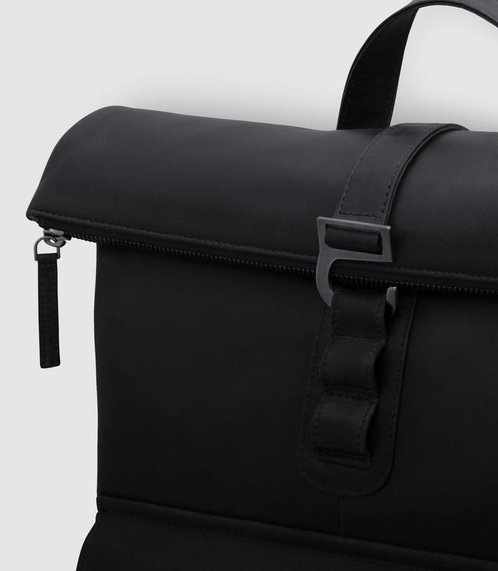 Rolltop Leder Rucksack POLIS Midnight Black aus echtem Leder von PURE Leather Studio | PURE Leather Studio