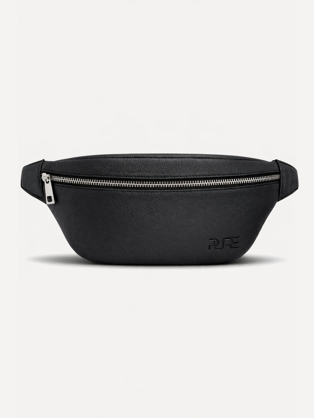Schwarze Bauchtasche Caph aus hochwertigem Leder mit silbernem Reißverschluss, minimalistisches Design, frontal freigestellt auf hellem Hintergrund.