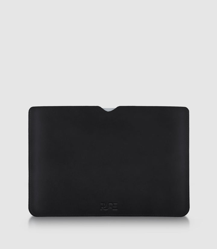 MacBook Lederhülle AVIOR für 14 Zoll in Midnight Black - Vorderansicht