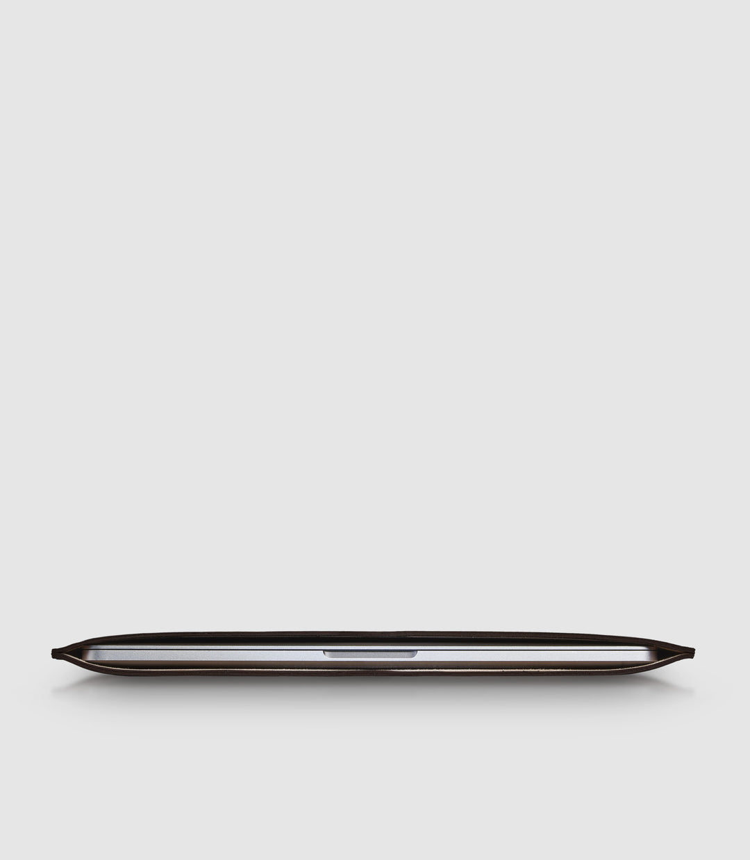 MacBook Hülle Leder 13 Zoll Chocolate - Slim Sleeve für MacBook Air & Pro