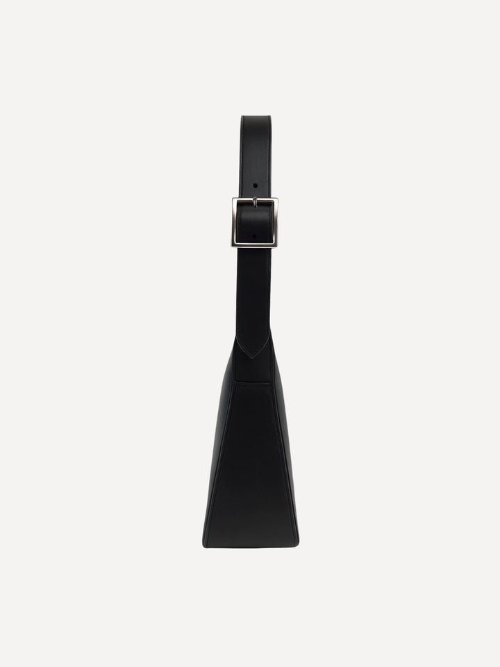 MILEVA schwarze Lederschultertasche - Seitenansicht mit verstellbarem Schulterriemen