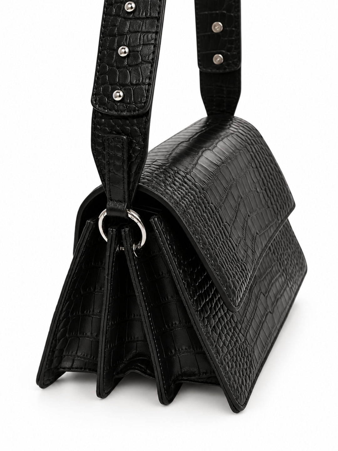 OPHELIA schwarze Croco Ledertasche mit seitlicher Ansicht und Henkelbefestigung