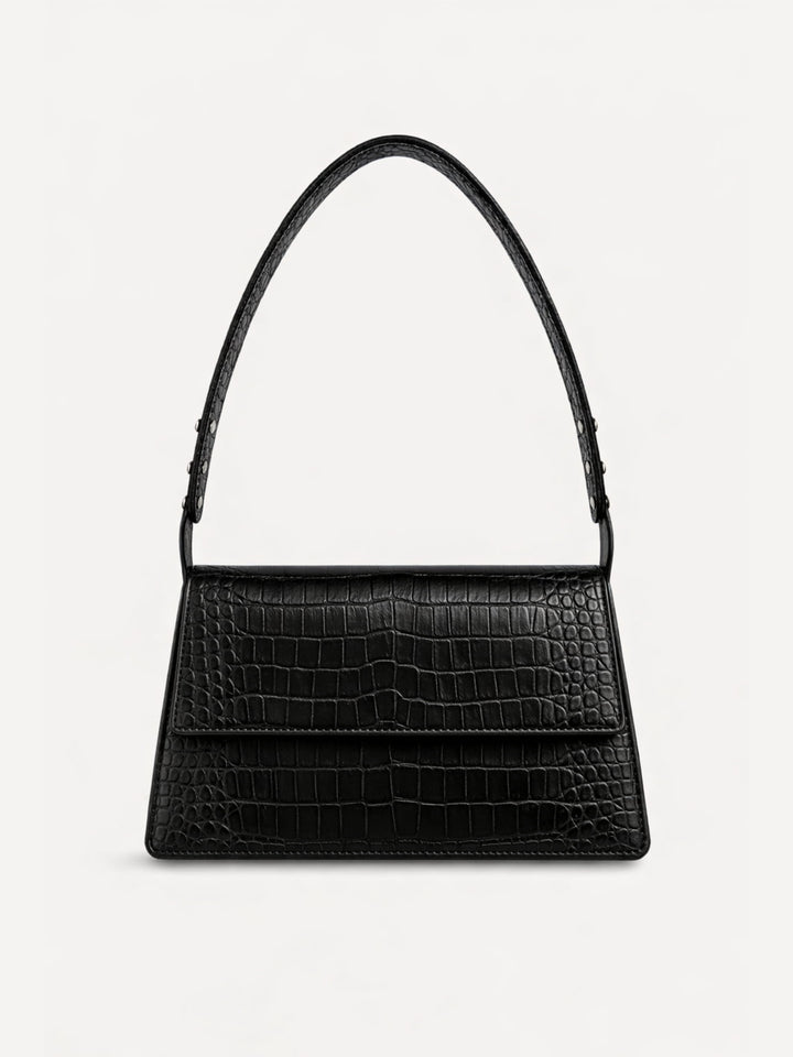 Schwarze Schultertasche OPHELIA aus croco-geprägtem Leder in Frontansicht mit strukturierter Oberfläche und schmalem Schulterriemen