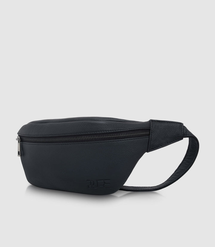 Bauchtasche Leder CAPH Midnight Black aus echtem Leder von PURE Leather Studio | PURE Leather Studio